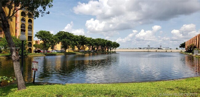 Foto del edificio - 4721 NW 7th St