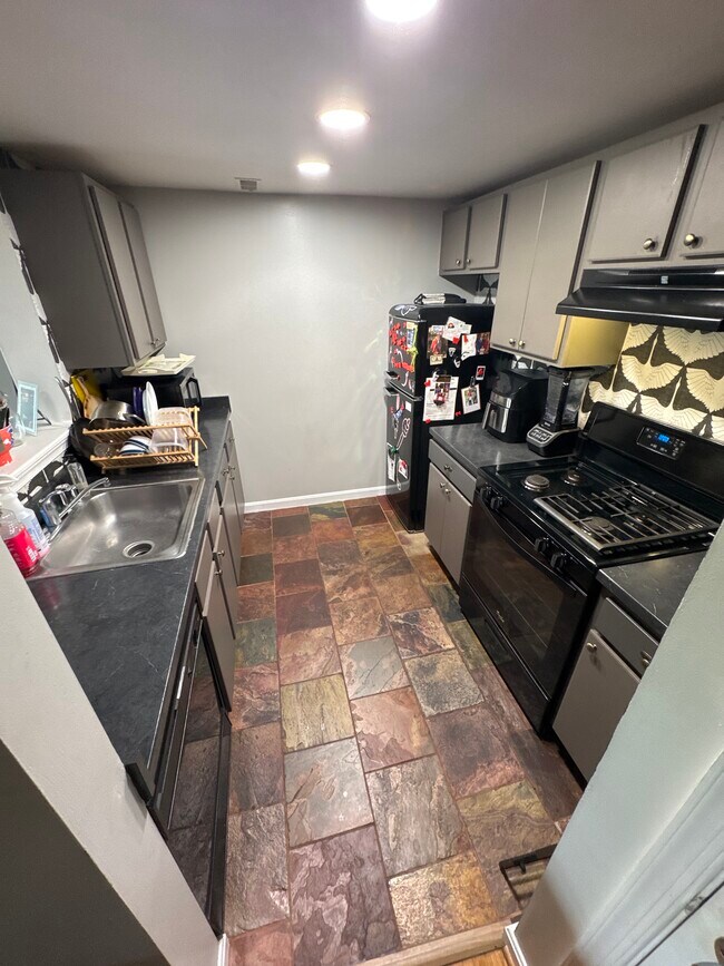Kitchen - 2609 Douglass Rd SE