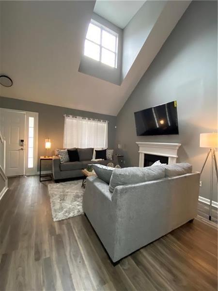 Building Photo - 2246 Charleston Pointe SE