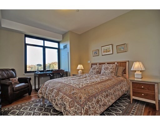 Building Photo - 2400 Beacon St