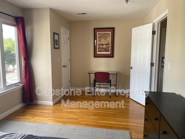 Photo - 141-143 Norfolk Street - 3 - 1 Standard Front Apartment