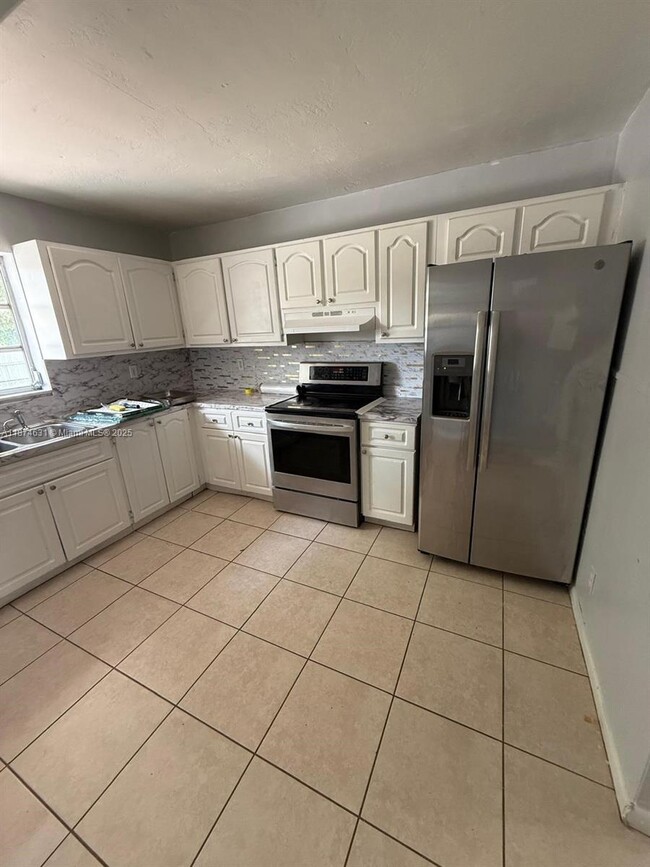 Building Photo - 1710 SW 97th Terrace