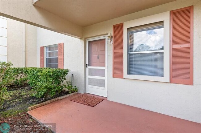 Foto del edificio - 3001 Holiday Springs Blvd