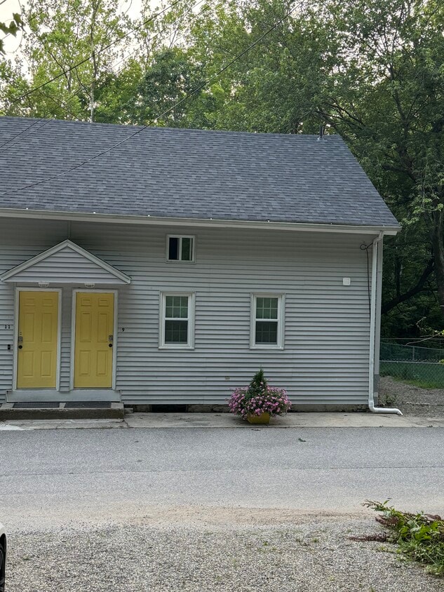Primary Photo - 9 Bay St