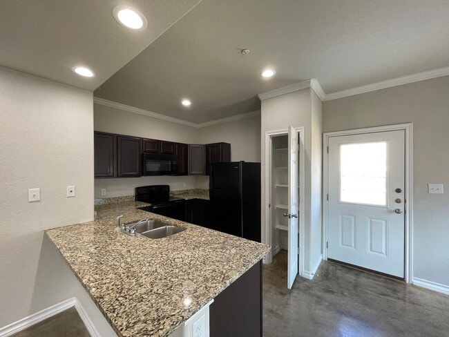 Building Photo - Townhome for rent