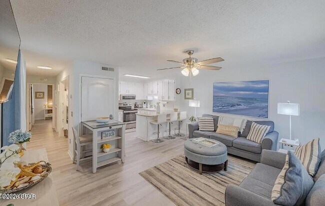 Foto del edificio - 17462 Front Beach Rd