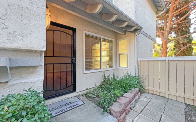 Building Photo - Welcome to Promenade Place in Vista, CA!