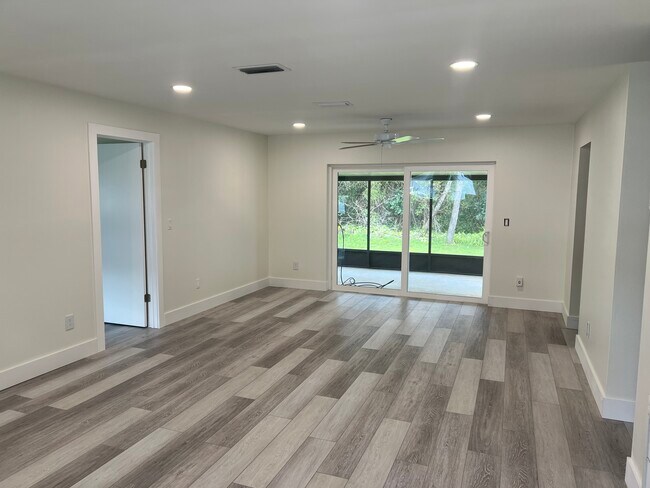 Foto del edificio - 968 Salzedo Ave