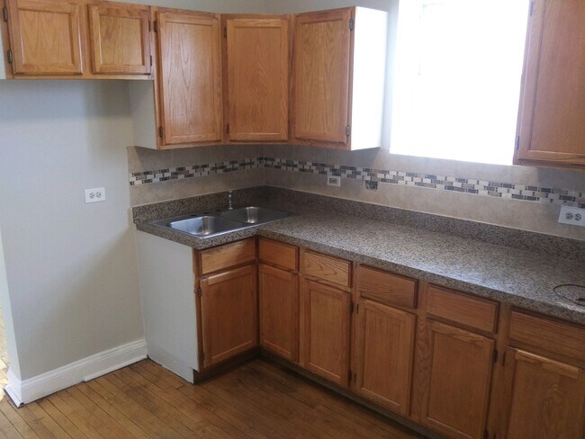 Kitchen - 1700 N Meade Ave
