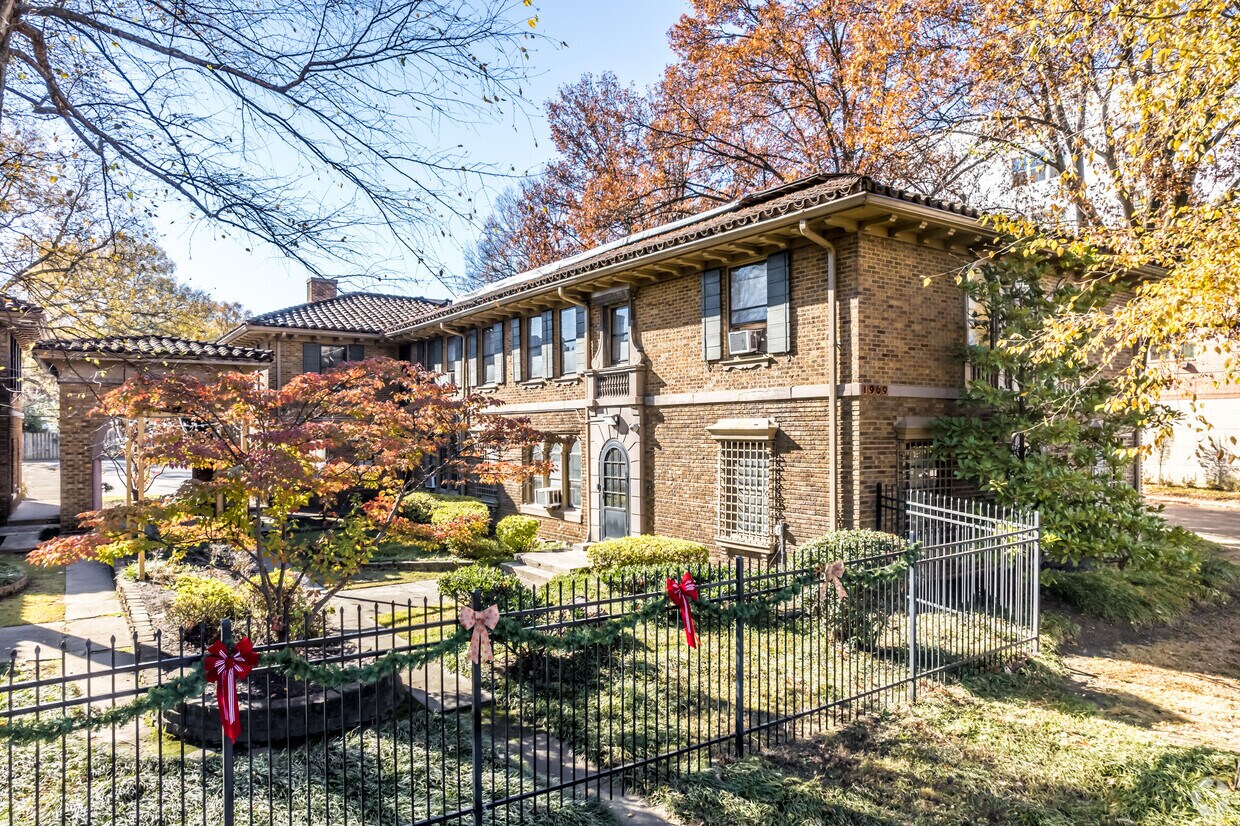 Parkside Poplar Apartments Apartments in Memphis, TN