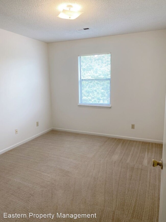 Building Photo - 2 br, 1 bath Apartment - 115 Brownlea Drive