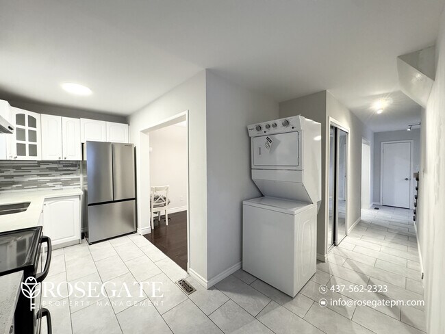 Photo du bâtiment - Spacious 4-Bedroom Upper-Level Apartment in Brampton