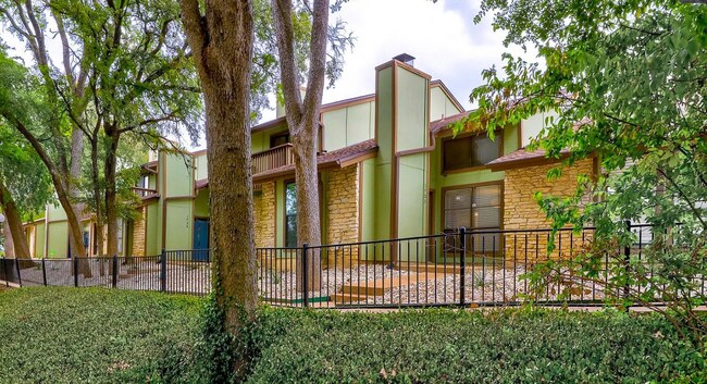 Foto del edificio - 1702 Timber Ridge Dr