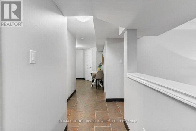 Photo du bâtiment - 7 Inglis Ave