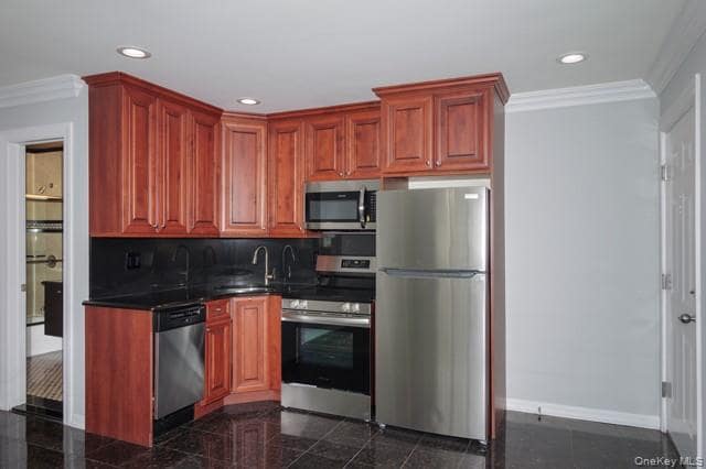 Building Photo - 118 Carleton Ave