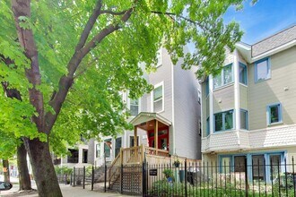 Building Photo - 3308 N Racine Ave