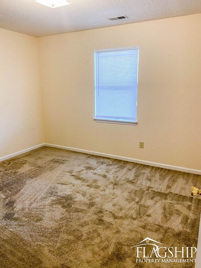Foto del edificio - One Bedroom Cadwell Ct Unit