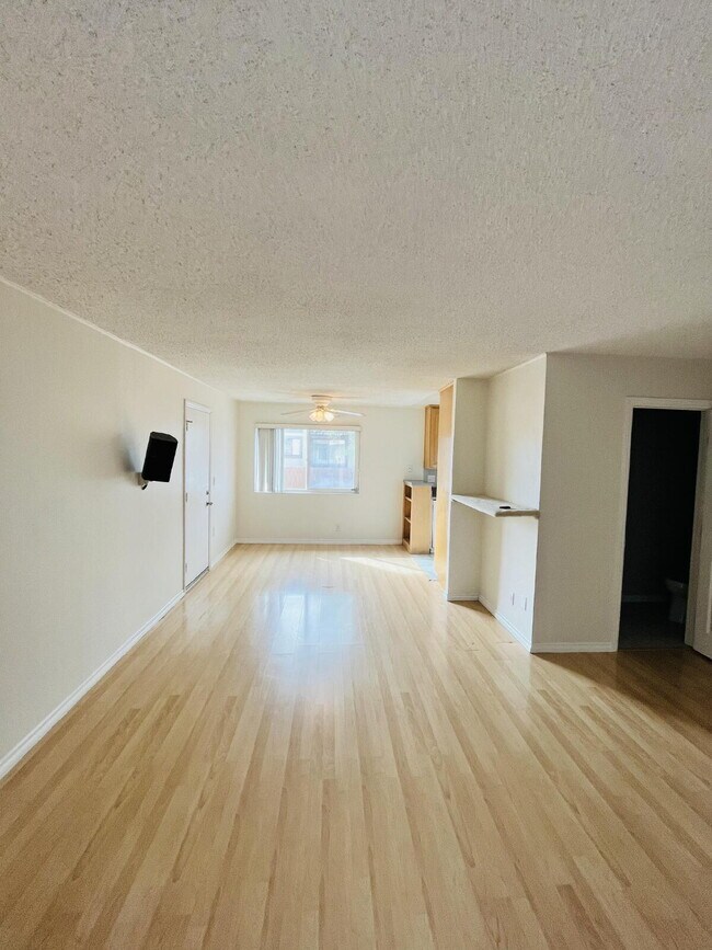 Building Photo - $2,500 - 2 Bed / 1.5 Bath Condo in La Mesa