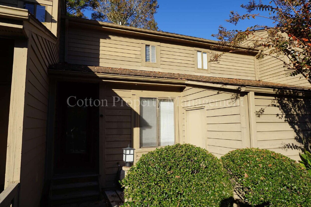 Foto principal - 229 St Luke Ct