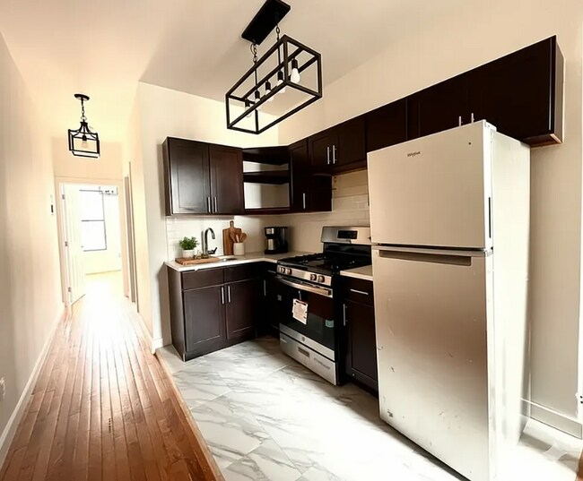 Foto del edificio - 2409 Tilden Ave