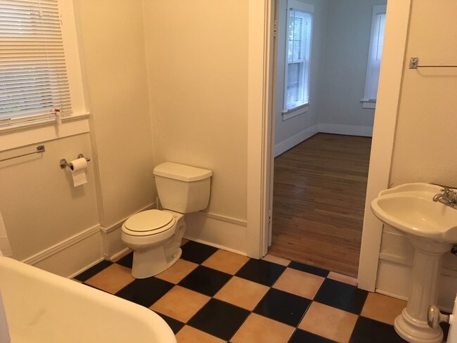 Bathroom - 14 SE 26th Ave