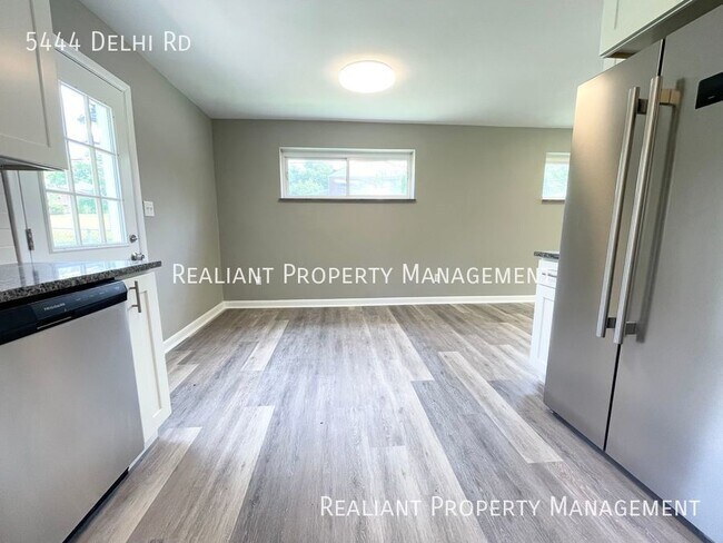 Foto del edificio - 5444 Delhi Rd