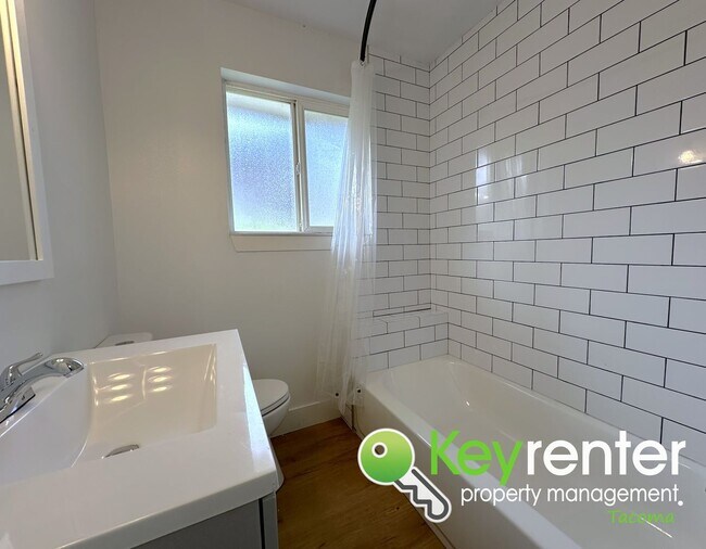Building Photo - Completely Remodeled 5 Bed 3 Bath Home