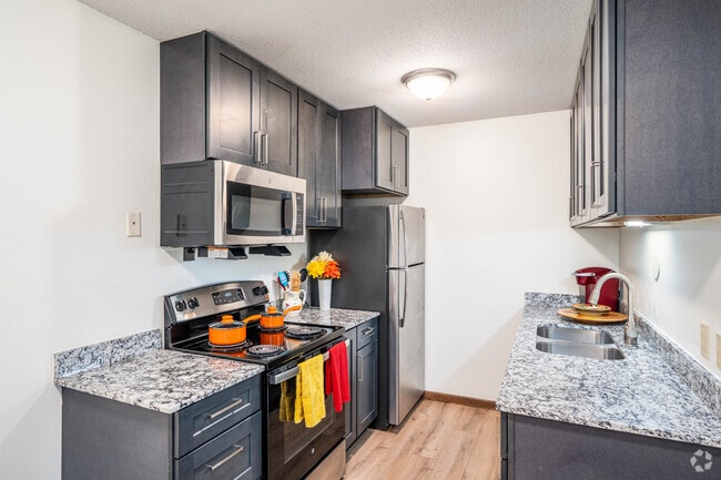 2BR, 1BA - 984SF - Kitchen - The Edge Apartments