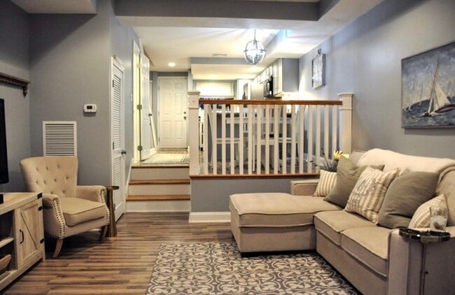 Building Photo - 326 Sterling St