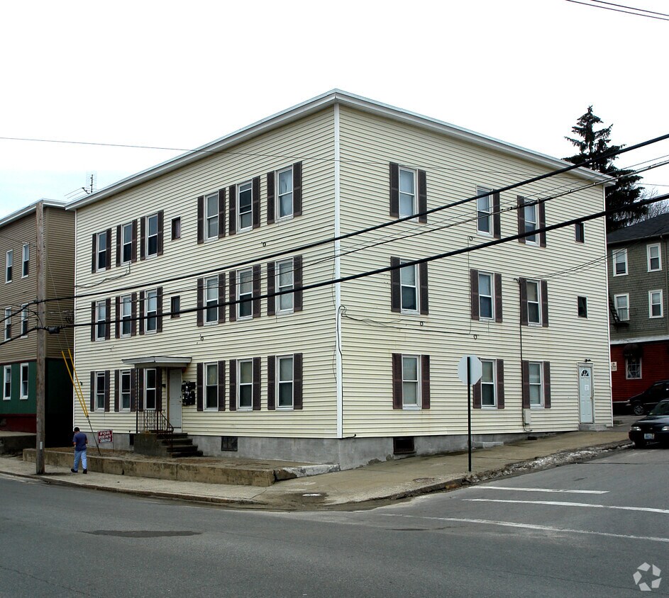 257 Manville Rd, Woonsocket, RI 02895 Apartments in Woonsocket, RI