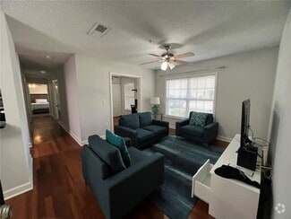 Building Photo - 2041 Dixie Belle Dr
