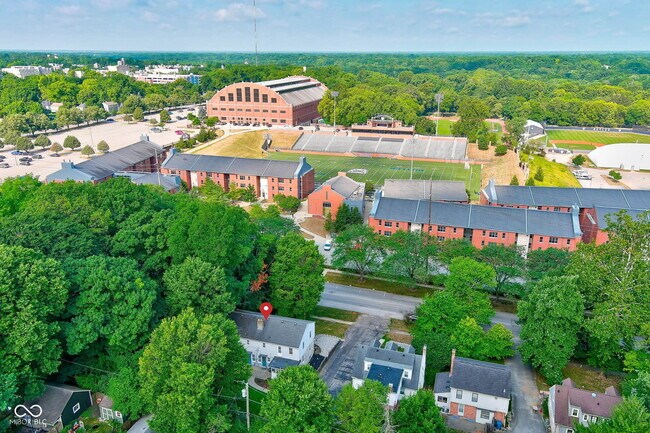 Foto del edificio - 5043 Boulevard Pl