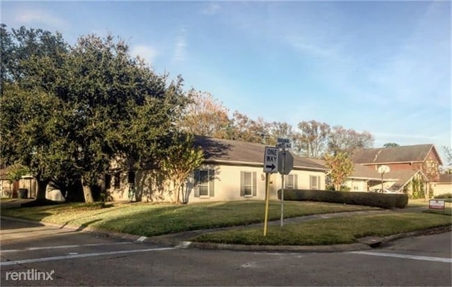 Building Photo - 14303 Duncannon Dr