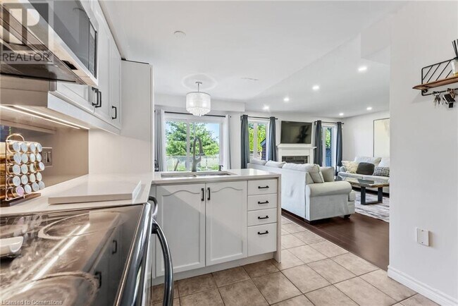 Photo du bâtiment - 87 Thoroughbred Blvd