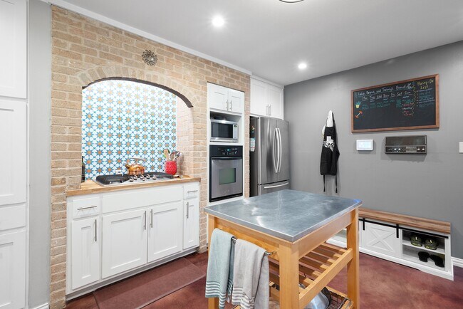 Foto del edificio - 7302 Southwind Dr