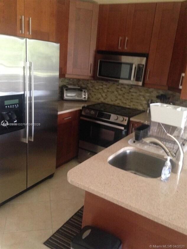 Foto del edificio - 901 Lyons Rd