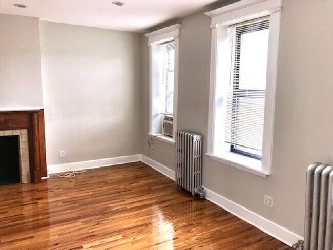Foto del edificio - Super bright and spacious 1 bedroom !!!
