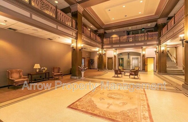 Foto del edificio - 208 E 5