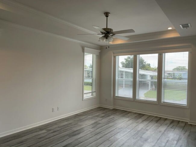 Building Photo - 107 Country Club Dr