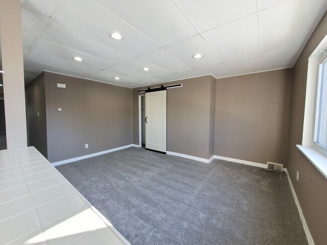 Building Photo - 5715 E Liberty Blvd