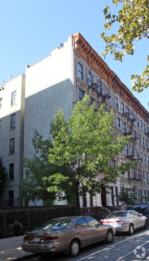 Primary Photo - 8 W 119th St