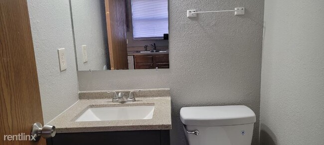 Building Photo - 2 br, 1.5 bath Townhome - 3555 Elk Ridge Dr.