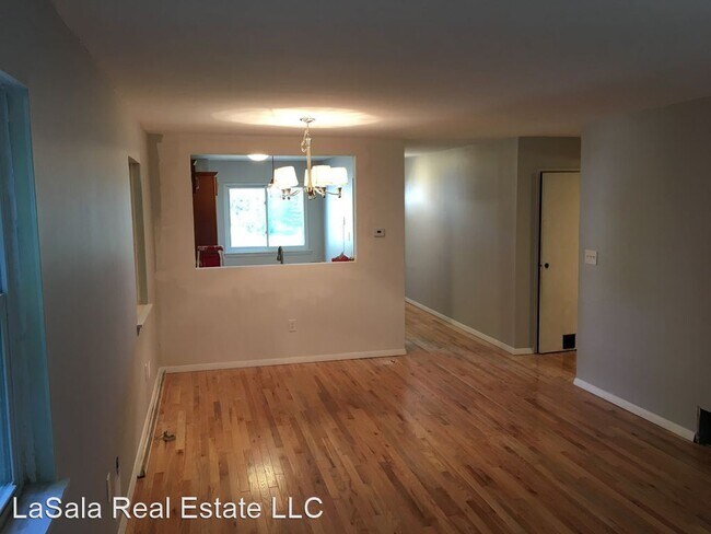 Building Photo - 2 br, 2 bath House - 8 Bradley Circle Unit H
