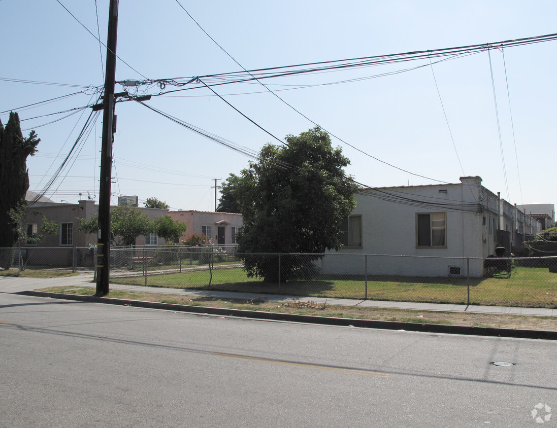 Building Photo - 5930 Carmelita Ave