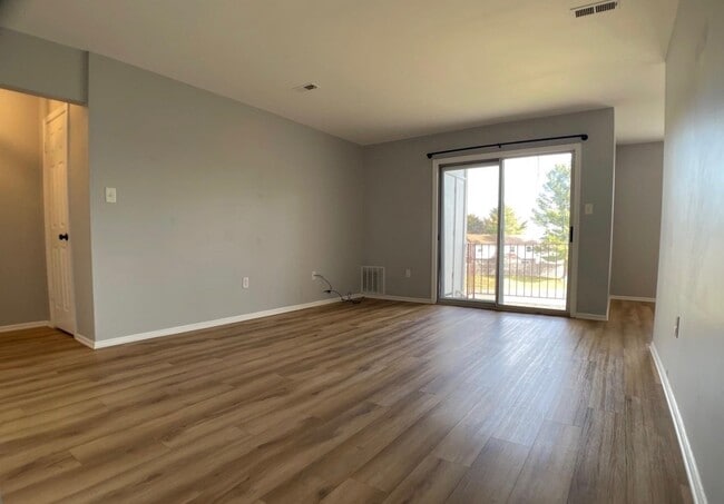 Building Photo - 1401 Key Pkwy