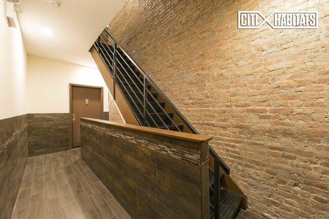 Foto del edificio - 406 Tompkins Ave