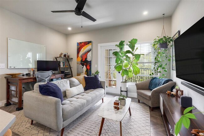 Foto del edificio - 2320 Gracy Farms Ln