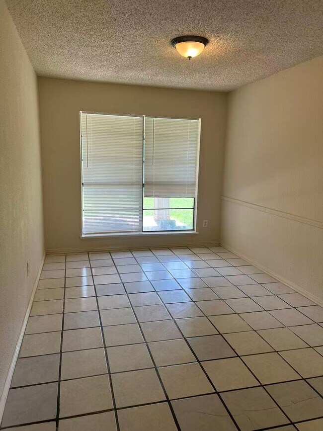 Foto del edificio - Beautiful 3 Bedroom 2 Bathroom in Plano!
