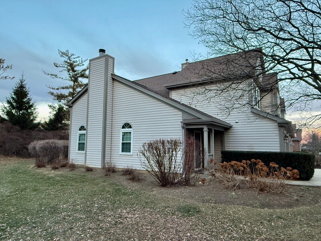 Foto del edificio - 384 Bentley Pl