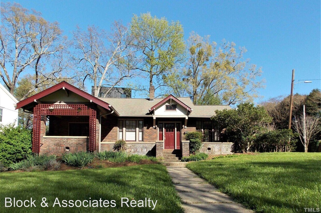 Primary Photo - 3 br, 2 bath House - 202 East Park Drive